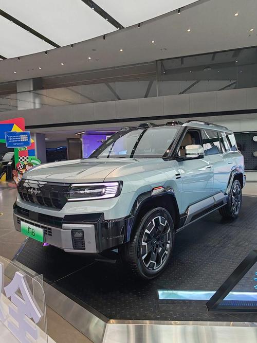 重庆209比亚迪方程豹硬派越野的爆款，英菲尼迪35周年与你共成长